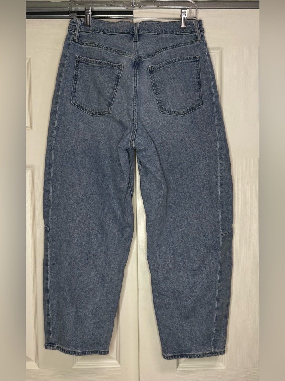 Old Navy Medium Wash High Rise Barrel Jeans - Size 8 - Picture 2 of 4